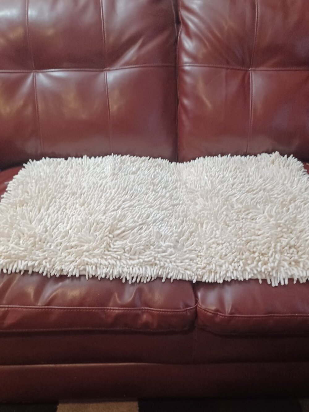 This product is a 32x18 white area rug 2lbs